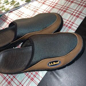 L.L. Bean women’s 8 green and Brown Mules Slip on Loafers